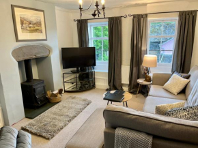 Quirky Cottage, Cosy Grade II listed 2 bed apartment Troutbeck Bridge